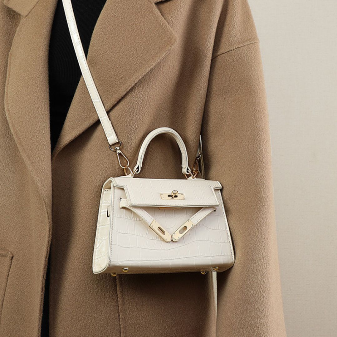 Nadia | Złota torba z metalowymi okuciami