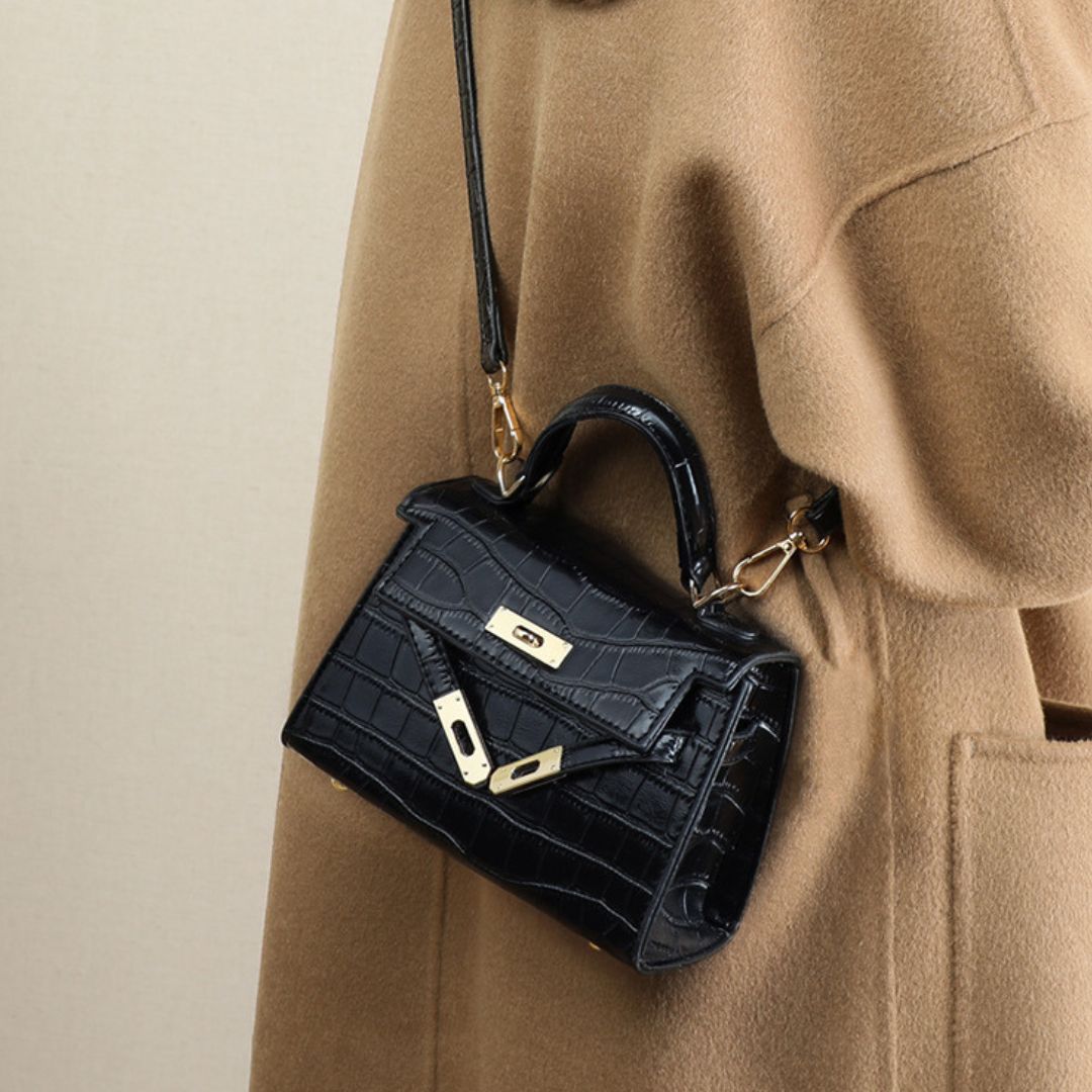 Nadia | Złota torba z metalowymi okuciami