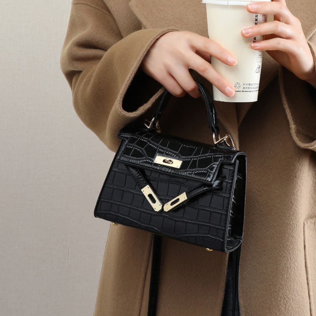 Nadia | Złota torba z metalowymi okuciami